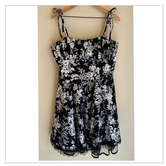 Voodoo Vixen Pin Up Dress Black White Floral Polka Dot Lace Trim Size XL - Picture 3 of 12